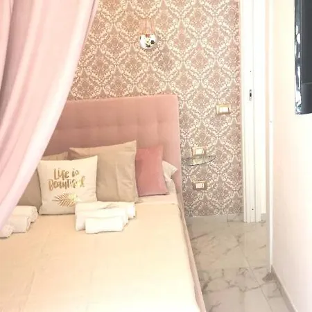 Couette-café Domus Leone Tre Naples